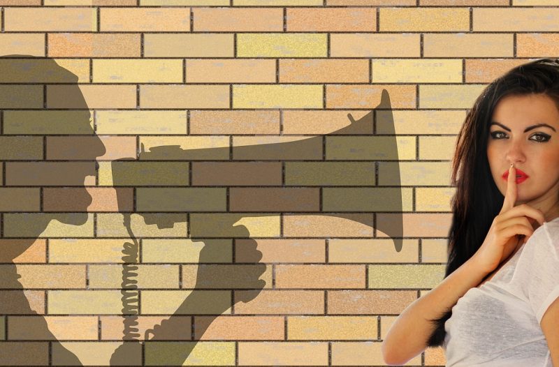Tiếng đập cửa lúc nửa đêm_Câu chuyện ứng xử trong cuộc sống 1 chuyen van hoa ung xu tieng dap cua luc nua dem